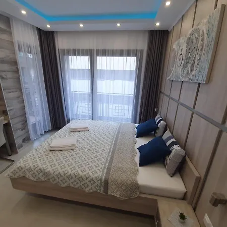 King Suites With Private Garage Apartment