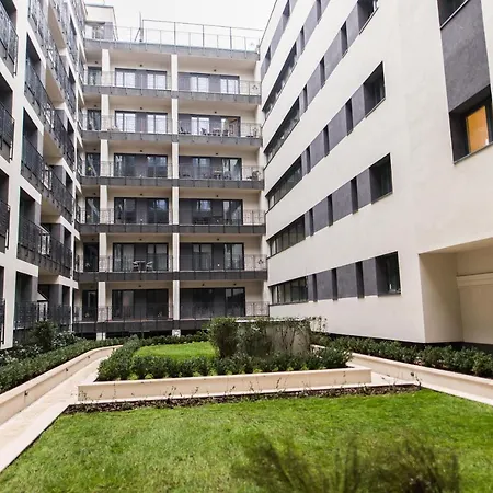 King Suites With Private Garage *