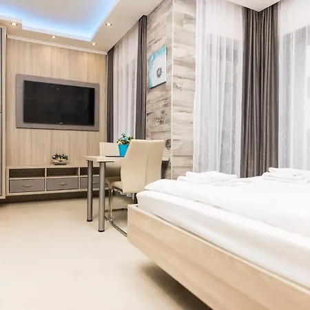 King Suites With Private Garage *