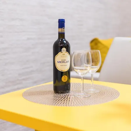 King Suites With Private Garage Διαμέρισμα *