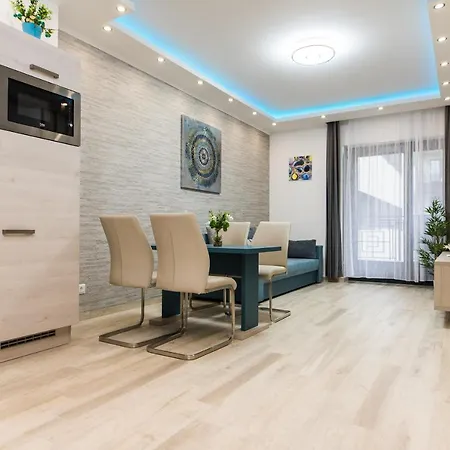 King Suites With Private Garage