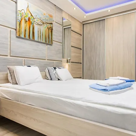 King Suites With Private Garage *